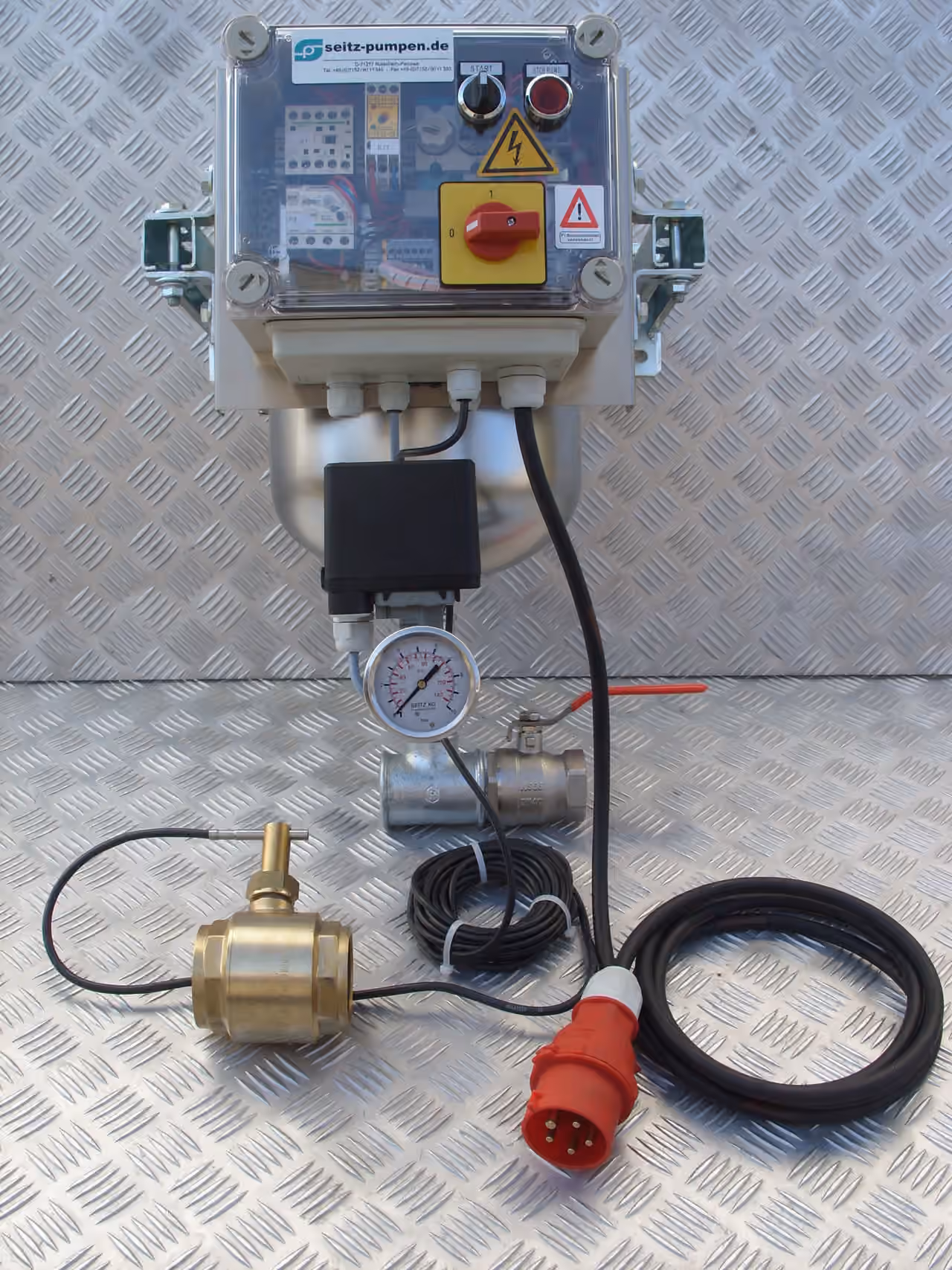 Abschaltautomat mit Edelstahlkessel, Manometer und DESMOFLOW-Strömungsschalter